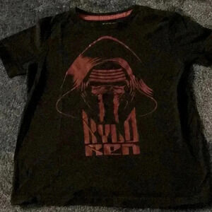 Boys old navy collectibles Kylo Ren StarWars T-shirt. Size small